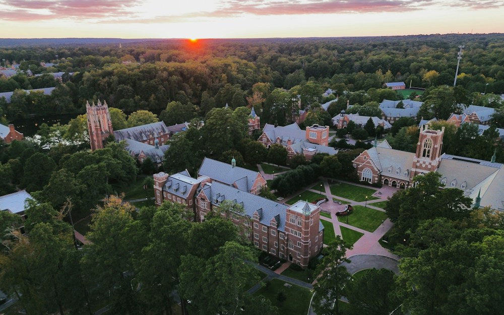 Building campus illustrating a setting for district cooling networks